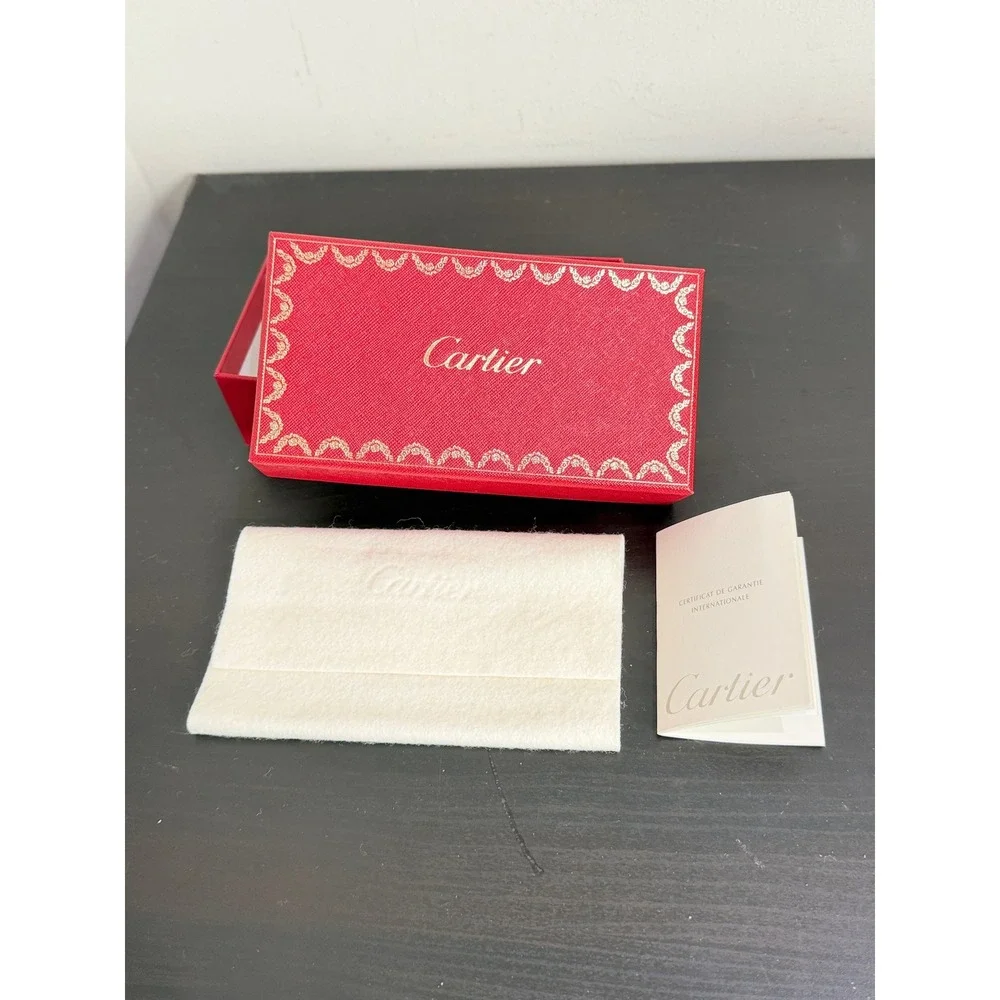 Cartier red presentation